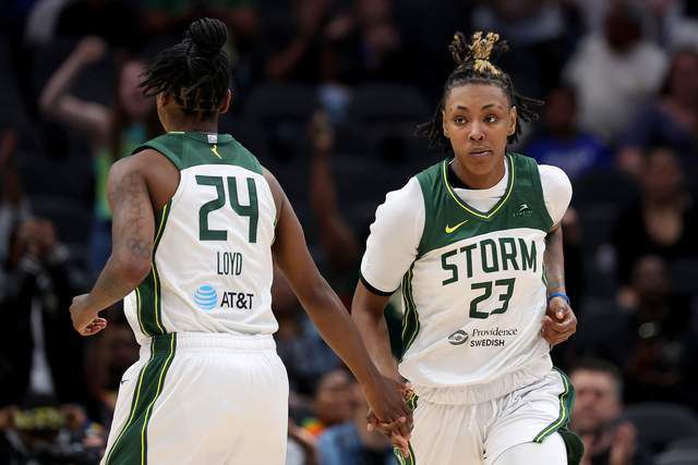 导演佛朗哥·泽菲雷里将镜头对准了原著的故事发生地——意大利古城维罗纳。