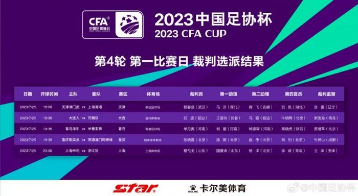 初次登场的迈克尔身穿军装，坐在角落谈论着美国梦。