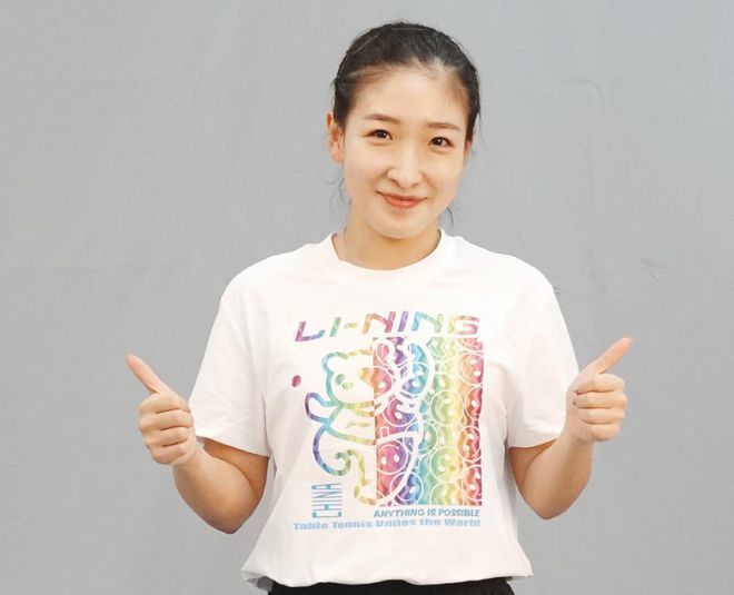像是看到了女神成长的过程”，同时上传了照片。